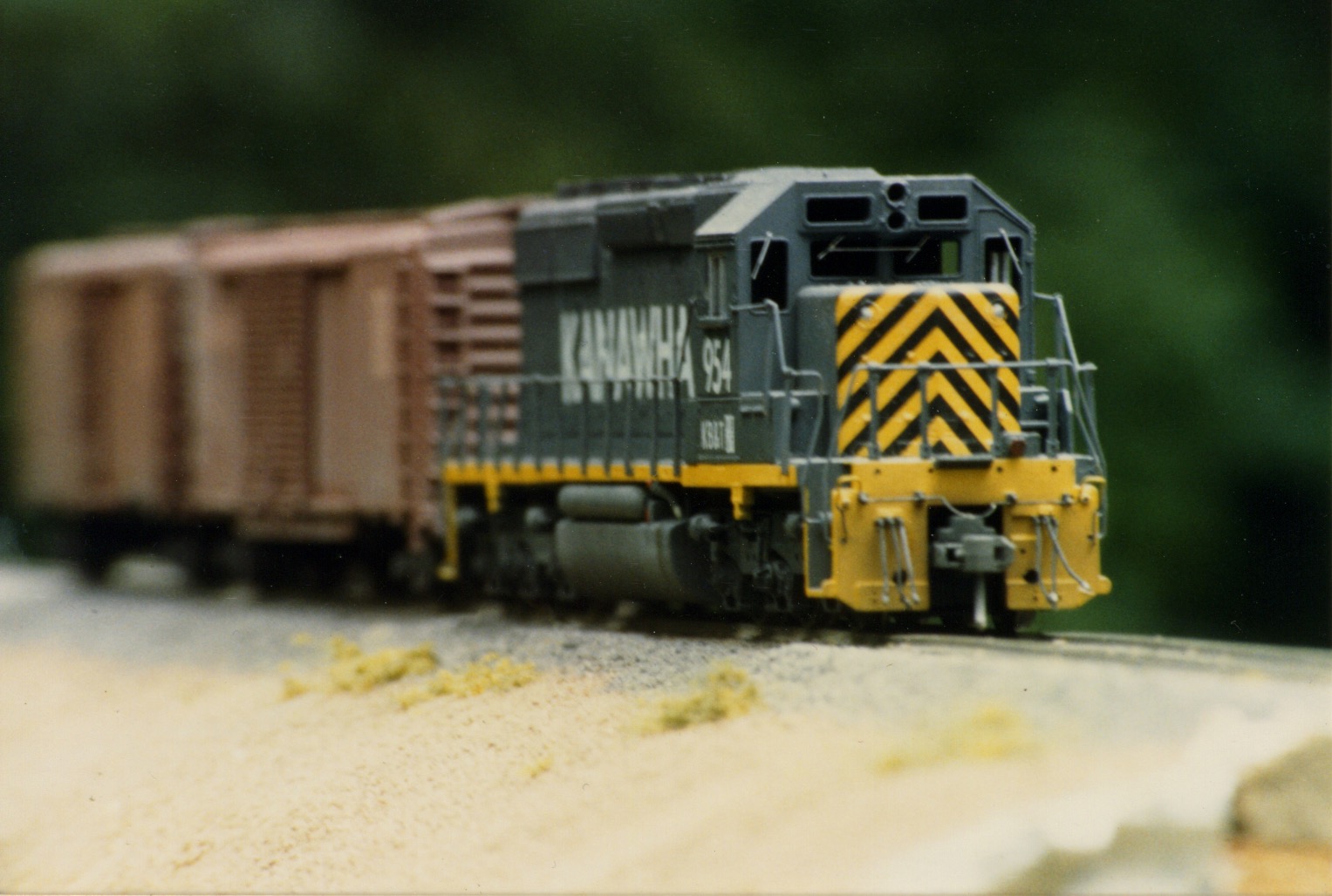 KB&T 954 #1 with boxcars.png