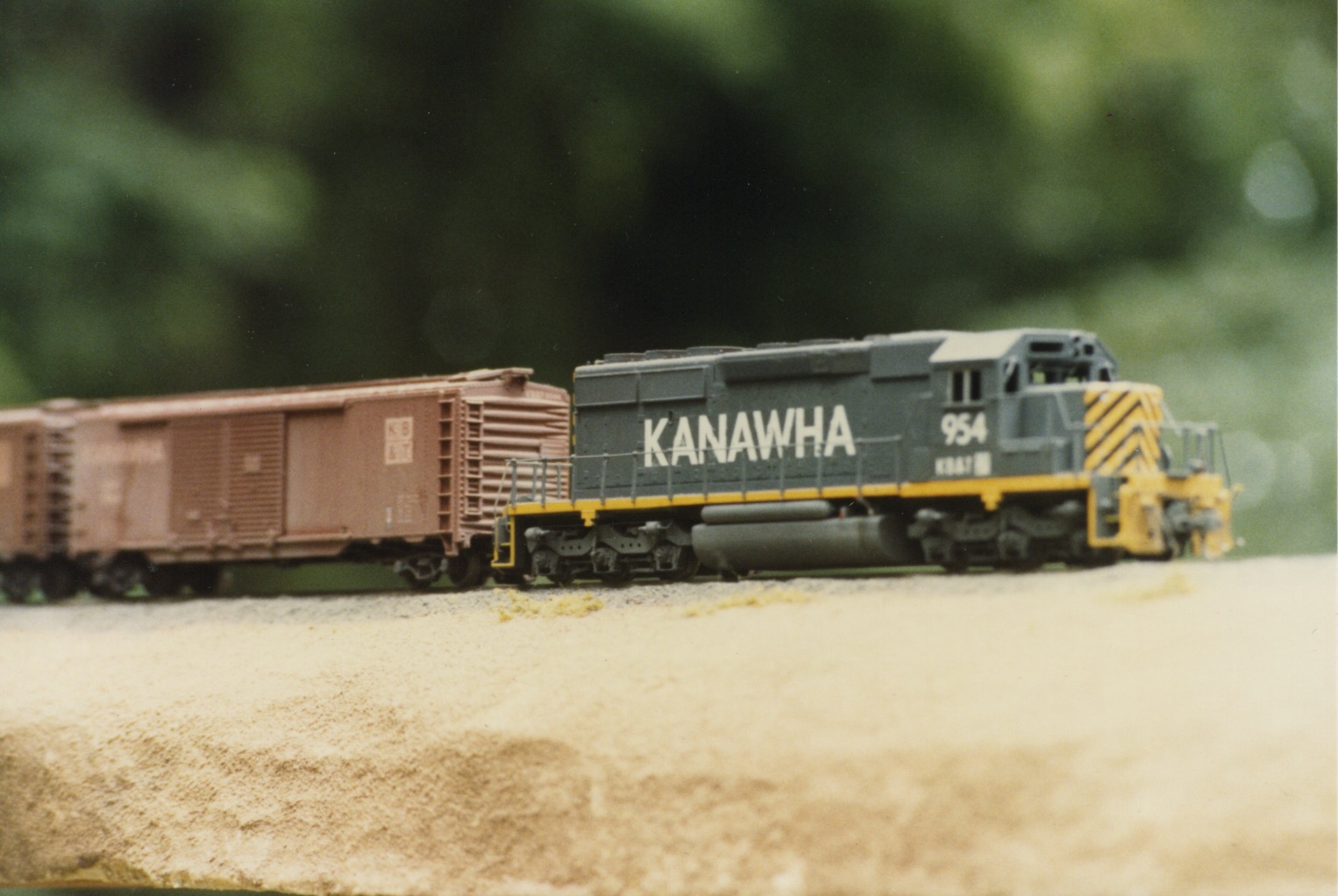 KB&T 954 #3 with boxcars.png