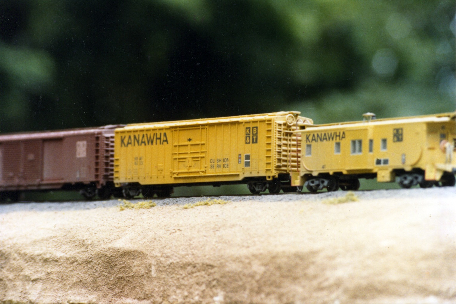 KB&T caboose & 2 boxcars.png